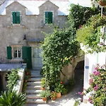 Villa Bratus
